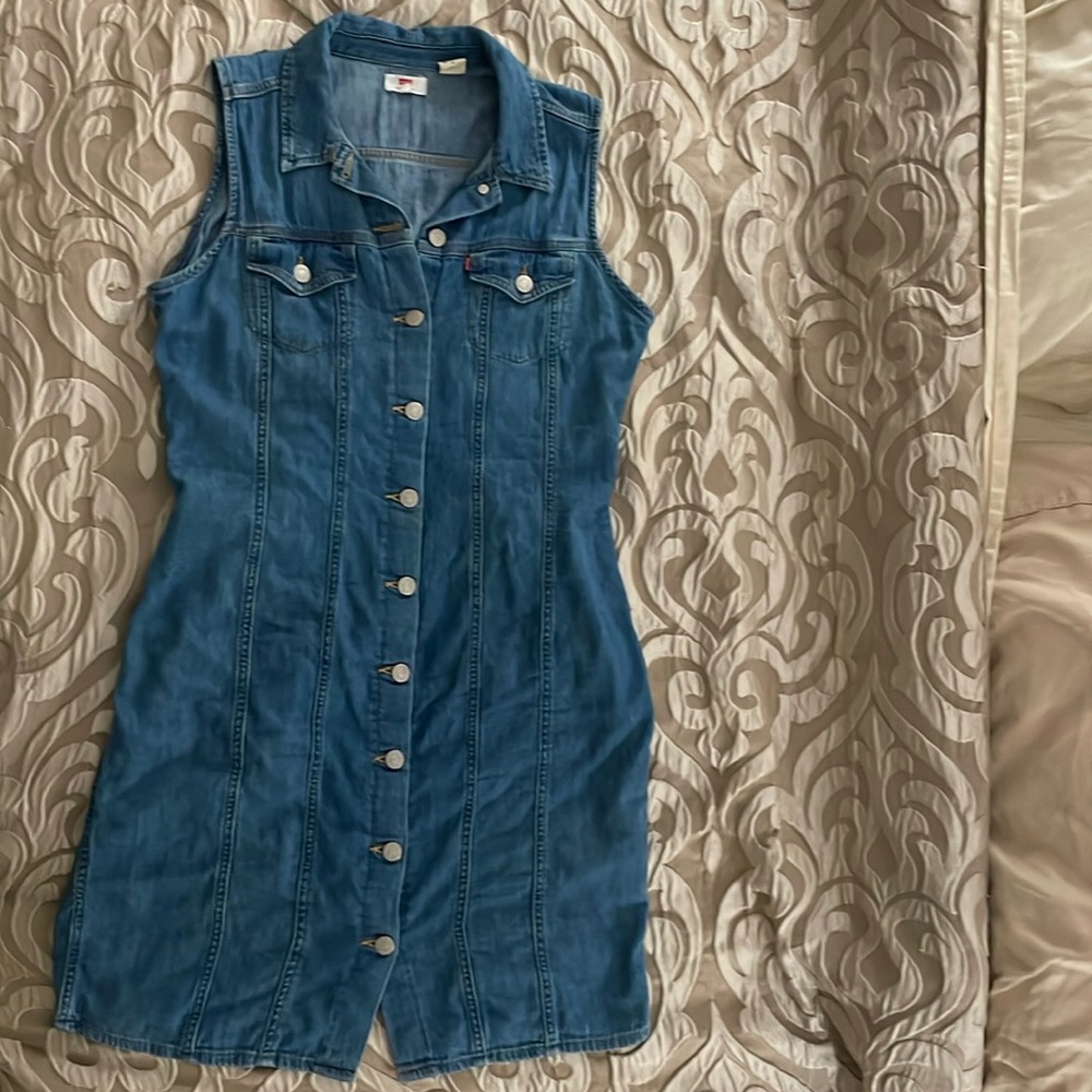 Levi's medium wash denim button down sleeveless dress